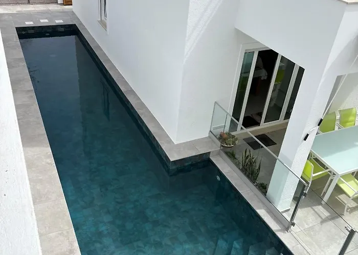 Os Dias Felizes 펜션 타비라